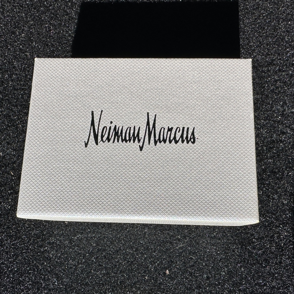 Neiman Marcus Lisa Freede Wrap Bracelet - Picture 3 of 3